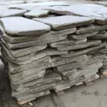 Песчаник КРУПНЫЙ галтованный серо-зеленый 1 м³ (15-20 м²), 40-50 мм для мощения парковки