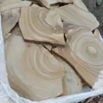 Песчаник желтый с разводами 1 м³ (22-27 м²), 30-40 мм для мощения дорожек